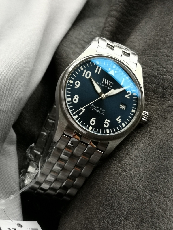 アイ・ダブリュー・シー正面デザイン